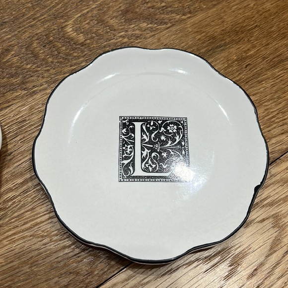 Home Essentials and beyond monogram collection. - Picture 3 of 6